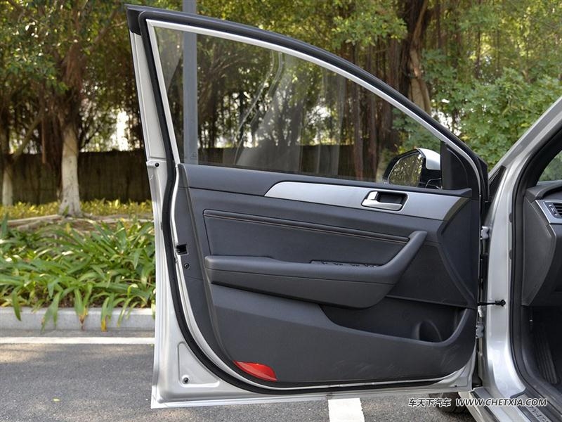ִ   2015 1.6T DLX 