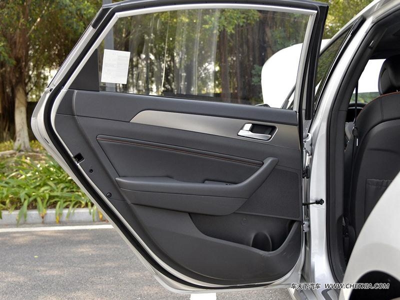 ִ   2015 1.6T DLX 